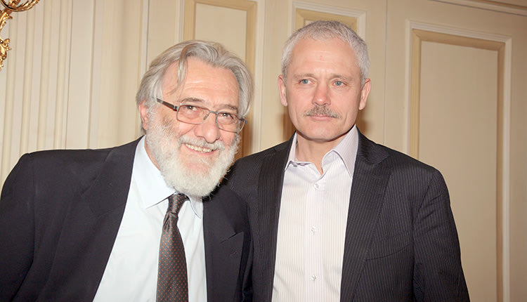 Ο σκηνοθέτης Γιάννης Σμαραγδής με τον Ρώσο συμπαραγωγό́ Fedor Popov