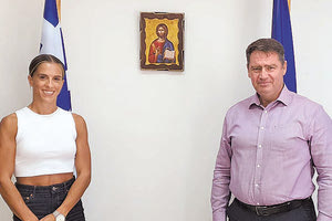 Η Βασιλείου με τον δήμαρχο Χερσονήσου κ. Σέγκο