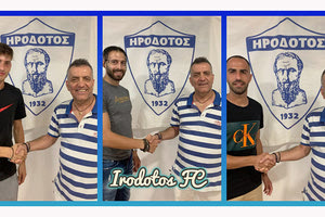 Οι Σουρνάκης, Αρναούτογλου, Χαλκιαδάκης με τον τεχνικό διευθυντή της ομάδας κ. Σωκιανό