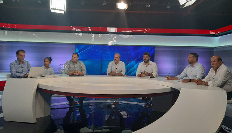 Οι παράγοντες της ΕΠΣΗ με τον κ. Παπαματθαιάκη στις χθεσινές τηλεοπτικές κληρώσεις