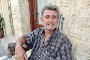 ο Κώστας Ψαράκης που έχει έρθει στο Ρέθυμνο από το χωριό Χαμιντιέ της Συρίας