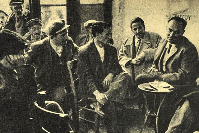 ΦΩΤΟΗΜΕΡΑΣ:Φωτογραφία- ντοκουμέντο: Τζερμιάδω 1953. Μηχανικοί συζητούν με τους χωριανούς για έναν δρόμο, με τους χωριανούς να διαφωνούν.