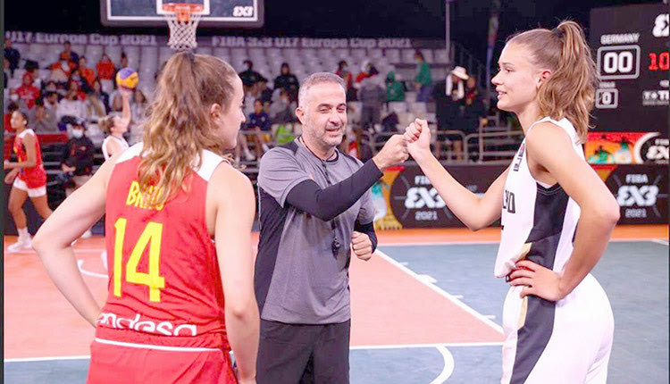 ο Γιάννης Μαλαμάς