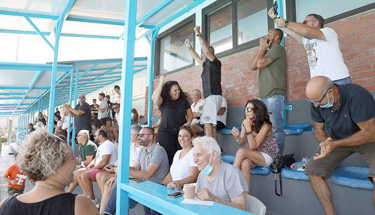 Αρκετοί φίλαθλοι υποστήριξαν τον ΟΦΗ για την πρόκριση στα τελικά