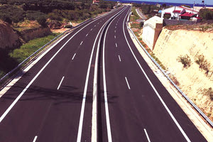 Έναν σύγχρονο οδικό άξονα οραματίζεται η κυβέρνηση