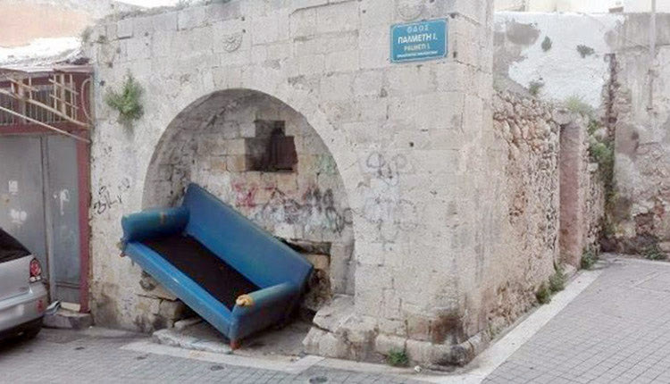 Στα... αζήτητα η ανάπλαση της Αγ. Τριάδας