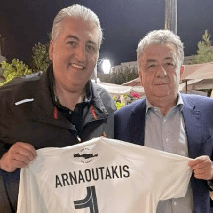 Η φανέλα με το «1» στον Αρναουτάκη