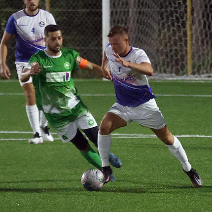 Στιγμιότυπα από τη νίκη των Δειλινών επί της Χερσονήσου η οποία ξεκίνησε το παιχνίδι με μόλις εννέα ποδοσφαιριστές 