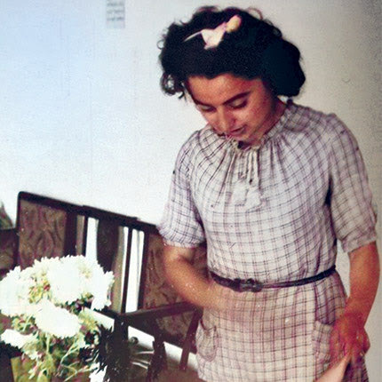 Η Γεωργία Μπαλτζάκη – Μόνικα, διερμηνέας του Ταγματάρχη Τροστ, στο γραφείο της το έτος 1942