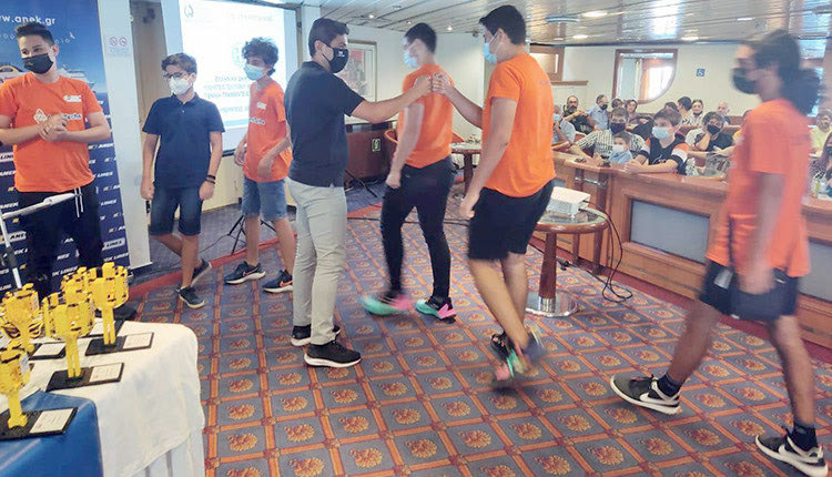 Ο υφυπουργός Αθλητισμού, κ. Λευτέρης Αυγενάκης, παρευρέθηκε στην τελετή βραβεύσεων των μαθητών του Κέντρου Εκπαιδευτικής Ρομποτικής και Επιστημών Κρήτης