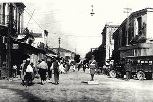 ΦΩΤΟΗΜΕΡΑΣ: Το Ηράκλειο, το Μεϊντάνι λίγο μετά τον Πόλεμο. Διακρίνεται η σημερινή λ. Δικαιοσύνης.