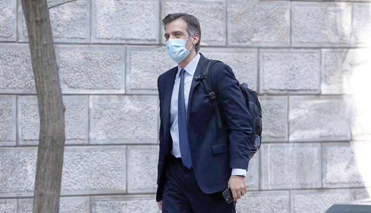 Φεύγει ο Αρκουμανέας