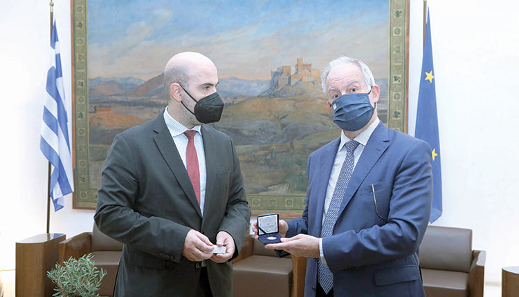 Ο Πρόεδρος της Βουλής των Ελλήνων κ. Κωνσταντίνος Τασούλας δέχθηκε χθες στο Γραφείο του τον Πρόεδρο της Ελληνικής Στατιστικής Αρχής κ. Αθανάσιο Θανόπουλο