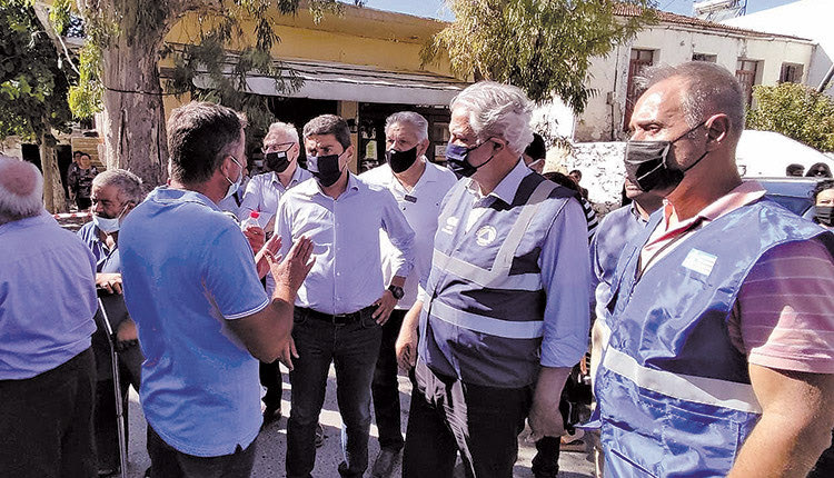 Στις σεισμόπληκτες περιοχές ο Λευτέρης Αυγενάκης