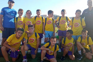 Αθλητές του Λίντο με τον Νταμπίζα που πήραν μέρος στο 7ο Legends 2004 του Ρεθύμνου