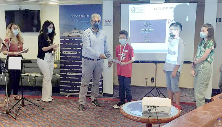   Ο κ. Νταμπακάκης του ΕΑΚΗ στο κέντρο Ρομποτικής