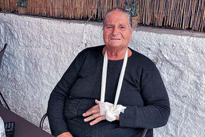 Η κ. Μαρία Σκουλά έμεινε χωρίς σπίτι και μ’ ένα κάταγμα στο αριστερό χέρι