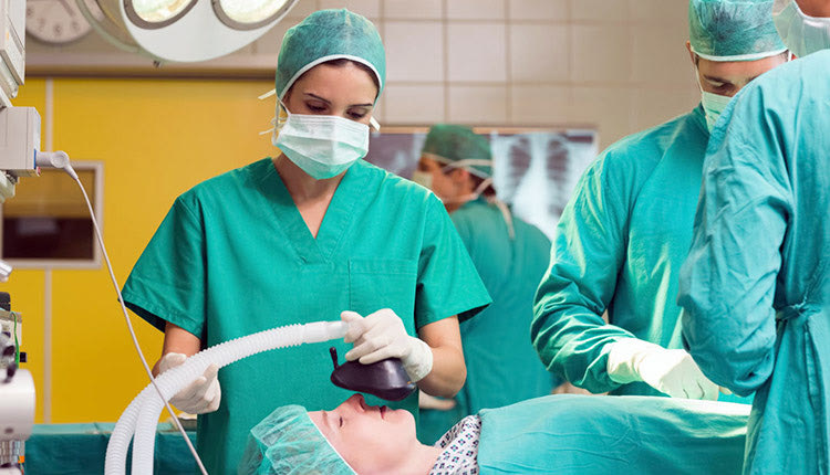 Παράταση συμβάσεων στους επικουρικούς και οικονομικά κίνητρα στους αναισθησιολόγους