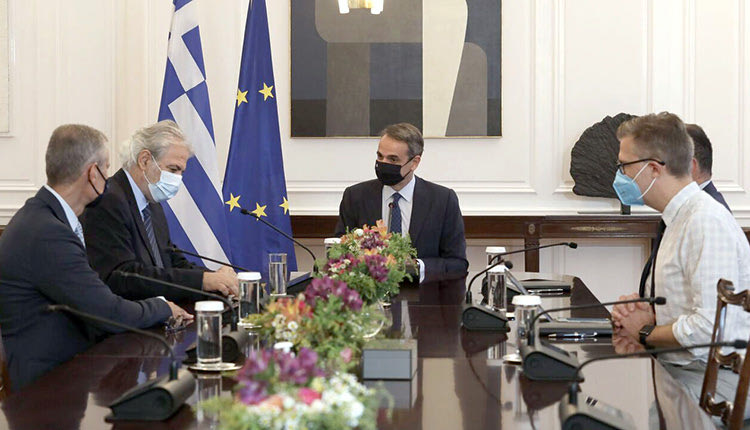 Σσύσκεψη υπό τον πρωθυπουργό, ο Υπουργός Χρήστος Στυλιανίδης και ο Υφυπουργός Κλιματικής Κρίσης και Πολιτικής Προστασίας Ευάγγελος Τουρνάς
