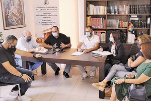 συνάντηση του διευθυντή Πρωτοβάθμιας Εκπαίδευσης Ηρακλείου κ. Εμμανουήλ Μπελαδάκη με τον δήμαρχο Αρχανών-Αστερουσίων κ. Εμμανουήλ Κοκοσάλη