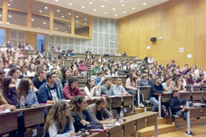 Γεμάτα αμφιθέατρα φοιτητές