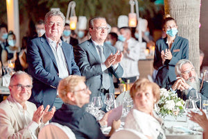 Όταν ο Αρναουτάκης συνάντησε την επιστημονική ομάδα του Sputnik V