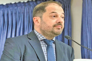 Γιώργος Παπαζήσης