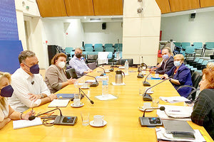 Συνάντηση Αρναουτάκη με την Μενδώνη