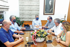 συνάντηση της εκτελεστικής επιτροπής του ΕΣΔΑΚ με τον Περιφερειάρχη Κρήτης Σταύρο Αρναουτάκη.