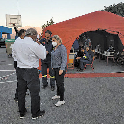 Δίπλα στις σκηνές των σεισμόπληκτων στο Αρκαλοχώρι η κινητή μονάδα του Βενιζελείου