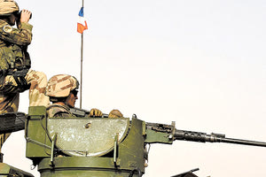 στρατιωτική βοήθεια Γαλλίας