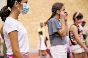 παιδιά στο σχολείο με κοροναϊό