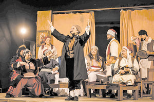 Η παράσταση «Βαβυλωνία» που ανεβάζει η Κεντρική Σκηνή του Δημοτικού Θεάτρου Μυλοποτάμου