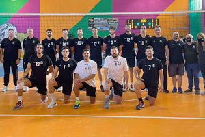 Η ομάδα βόλεϊ του ΟΦΗ όπως παρατάχθηκε στο τουρνουά της Καλαμάτας