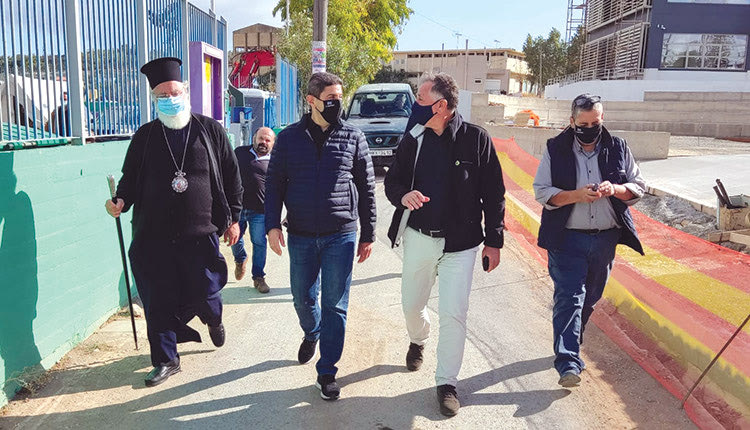Ο κ. Αυγενάκης ανάμεσα στον μητροπολίτη Ανδρέα και τον δήμαρχο Μ. Φραγκάκη