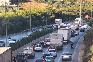 Το κυκλοφοριακό κομφούζιο έπιασε και τους δύο κλάδους κυκλοφορίας