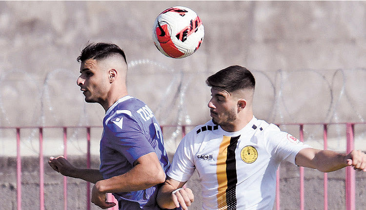 Ο Βουτσάς με τον Τζοβάρα στο χθεσινό παιχνίδι