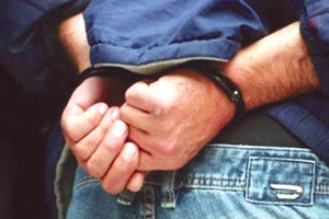 -Σε άλλο περιστατικό: τη χτύπησε και τού πλήρωσε τα δικαστικά έξοδα!