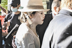 Η Ιωάννα βιώνει μια σοβαρή μετατραυματική διαταραχή