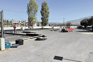 Ήδη έφτασαν στο Αρκαλοχώρι οι πρώτοι οικίσκοι για τις ανάγκες σχολικής στέγης