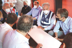 Ο κ. Τριαντόπουλος (αριστερά του Στυλιανίδη) είχε επισκεφθεί το Αρκαλοχώρι και με τον κ. Μητσοτάκη