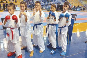 Οι αθλητές του Αιόλου που πήραν μέρος στο Πανελλήνιο. Πρώτη η Κατερίνα Καπνά που πήρε το μετάλλιο