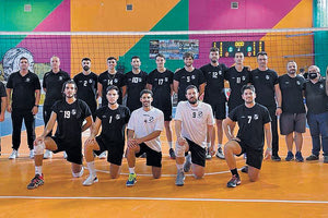 Η ομάδα βόλεϊ του ΟΦΗ που συμμετέχει στο φιλανθρωπικό τουρνουά