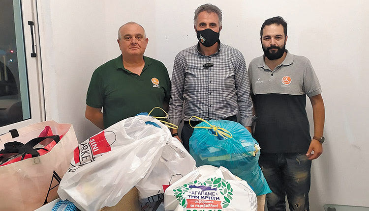 Εκπρόσωποι του Δειλινού έδωσαν τα τρόφιμα στην Αναγέννηση