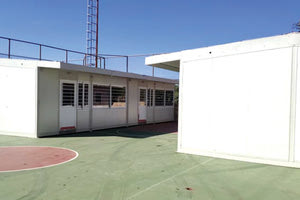 Οι πρώτοι οικίσκοι τοποθετούνται στο Κολυμβητήριο Αρκαλοχωρίου για να ξεκινήσουν τα μαθήματα για τα δημοτικά σχολεία