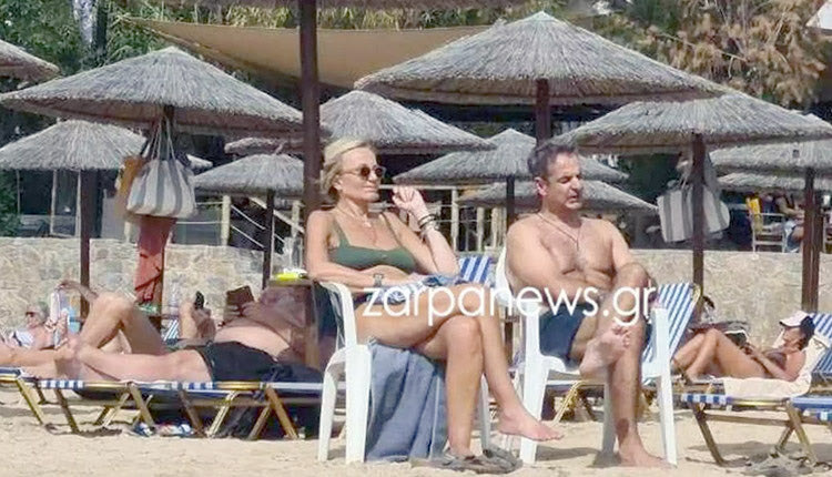 ο πρωθυπουργός Κυριάκος Μητσοτάκης με τη σύζυγό του Μαρέβα Γκραμπόφσκι Μητσοτάκη το Σάββατο 9 Οκτωβρίου και λίγο μετά τις 11 επισκέφτηκαν την αγαπημένη παραλία της οικογένειας, Μαράθι