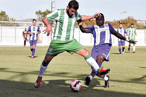 Ο Φραγκουλάκης του Γιούχτα σε φάση από το φιλικό από τα Χανιά