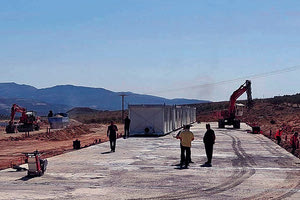 Άρχισαν να τοποθετούνται στο Αρκαλοχώρι οι πρώτοι οικίσκοι