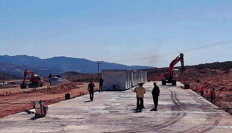 Άρχισαν να τοποθετούνται στο Αρκαλοχώρι οι πρώτοι οικίσκοι
