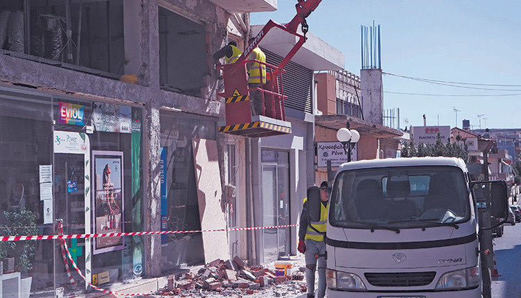 Κατάλληλος συντονισμός για άμεσες κατεδαφίσεις ετοιμόρροπων